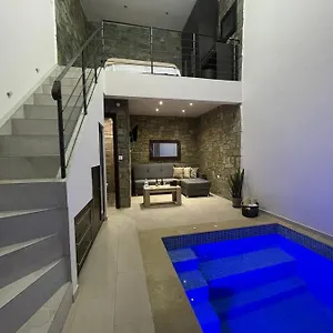 Πανσιόν Stone, Πευκοχώρι